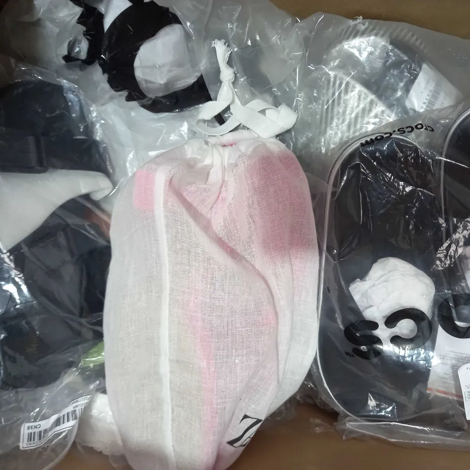 BOX OF APPROXIMATELY 20 ASSORTED FOOTWEAR ITEMS TO INCLUDE DRECAGE SHOES IN BLACK EU SIZE 46, DESIGNER SLIDERS IN DARK GREY EU SIZE 42, MINAS TRADITIONAL GREEK WOOLEN SLIPPERS EU SIZE 37, ETC