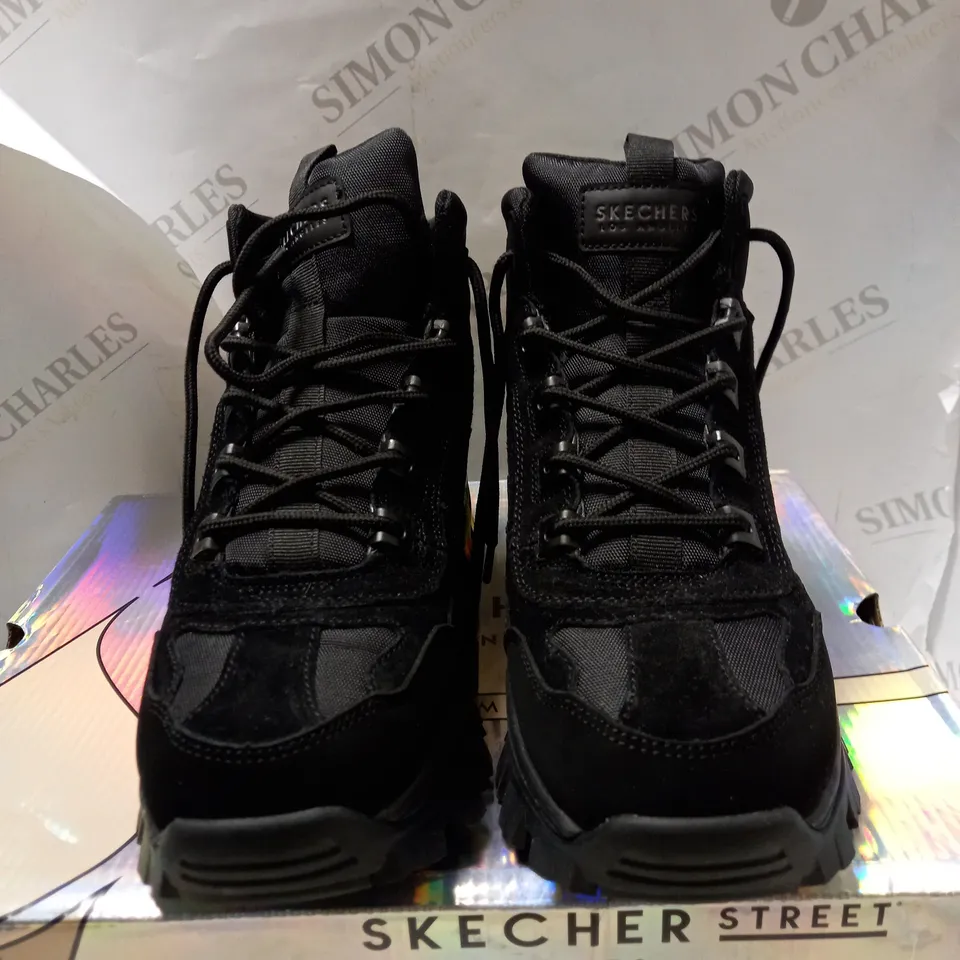 SKECHERS BLACK STRETCH TRAINERS - SIZE 6