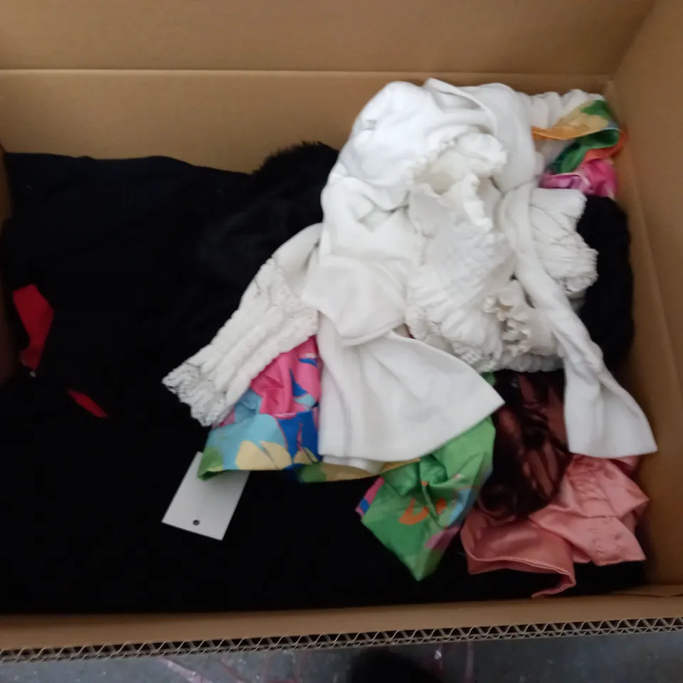 LARGE QUANTITY OF ASSORTED CLOTHING ITEMS TO INCLUDE IN THE STYLE, F&P AND BOOHOO