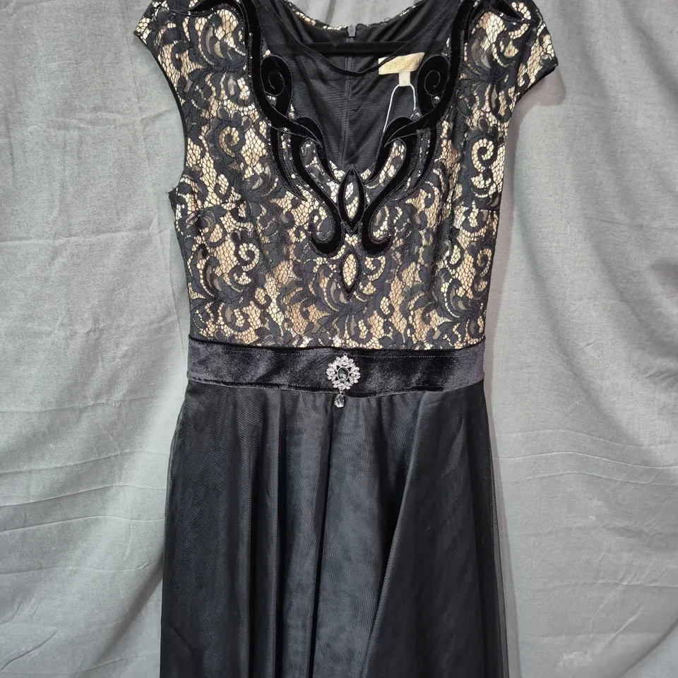 RED ROYAL LONDON WOMEN'S BLACK LACE DRESS WITH SATIN BELT - SIZE XL