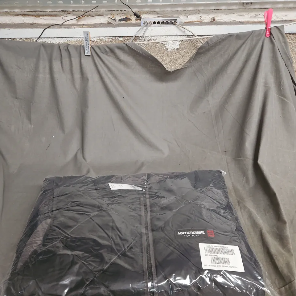 ABERCROMBIE NEW YORK JACKET, SIZE X LARGE