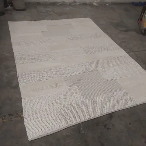 QUALITY DESIGNER AREA RUG - APPROXIMATELY 285 x 195cm