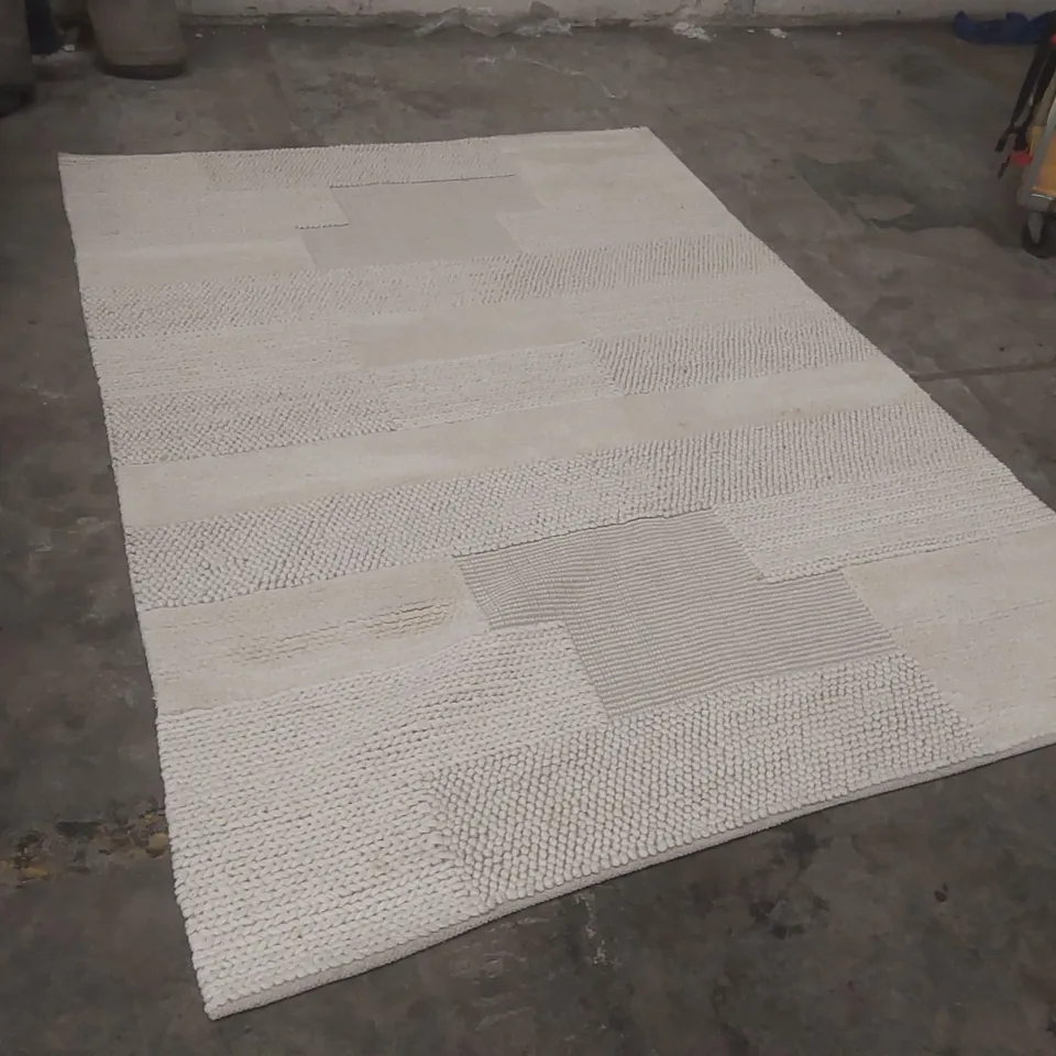 QUALITY DESIGNER AREA RUG - APPROXIMATELY 285 x 195cm
