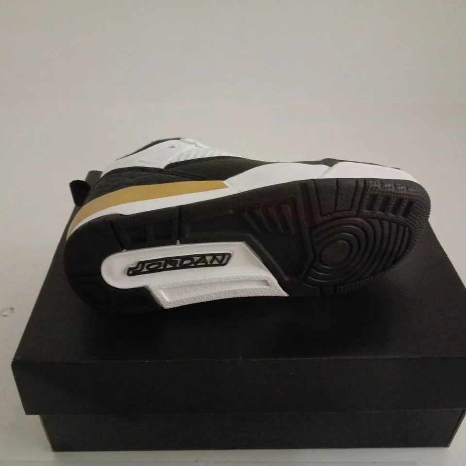 NIKE JORDAN SPIZIKI LOW WHITE/BLACKL/GOLD CHILDRENS 12.5 BOXED