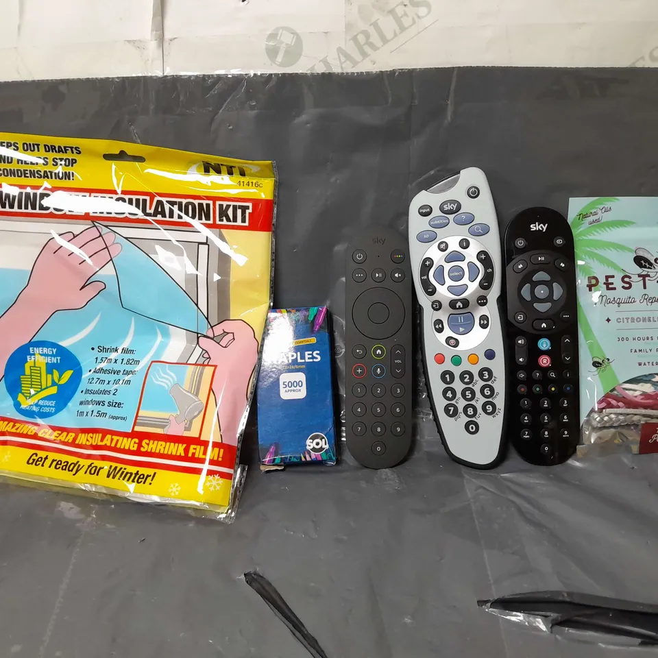 BOX OF APPROXIMATELY 14 ASSORTED ITEMS TO INCLUDE - SKY REMOTE , STAPLES APPROXIMATELY 5000 STAPLES , WINDOW INSULATION KIT ETC