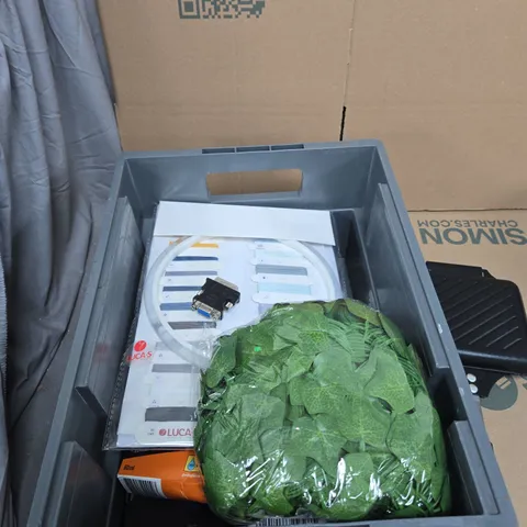 BOX OF APPROXIMATELY 15 ASSORTED ITEMS TO INCLUDE: TOASTIE MAKER 