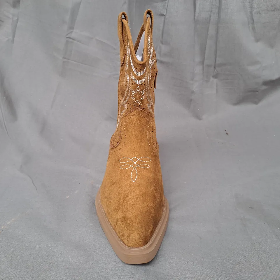 BOXED PAIR OF SIMPLY BE COWBOY BOOTS IN TAN UK SIZE 6