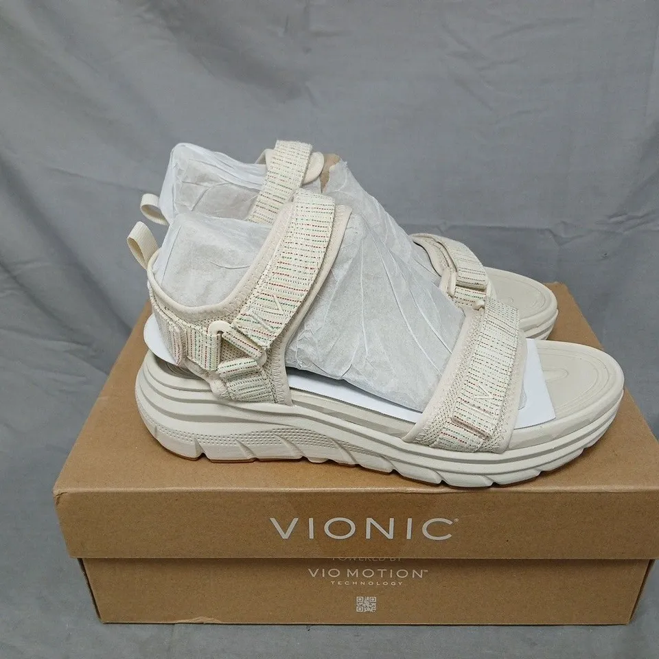 BOXED VIONIC WALK MAX SANDALS IN CREAM - SIZE 5