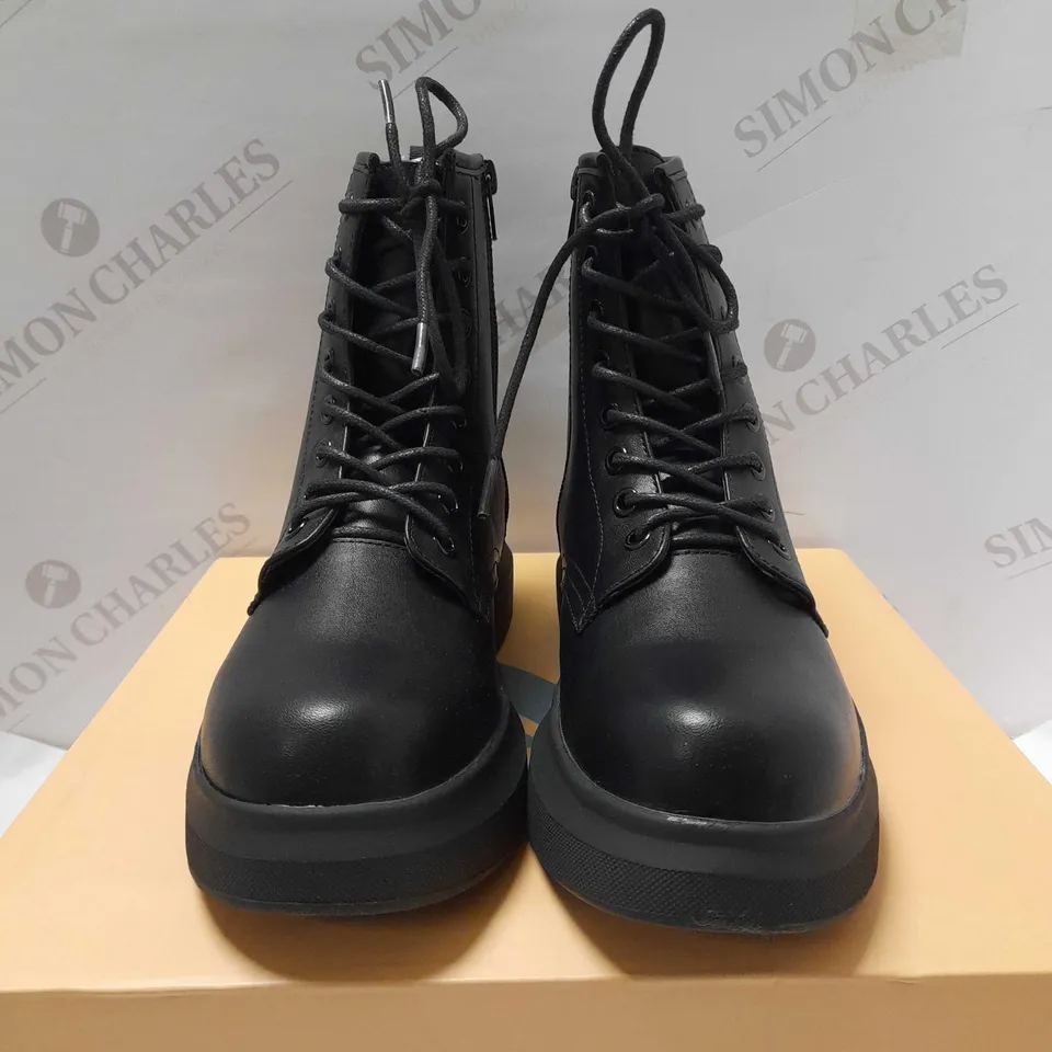 KOI TAMREL VICE BLACK PU LACE UP BOOTS - SIZE 5