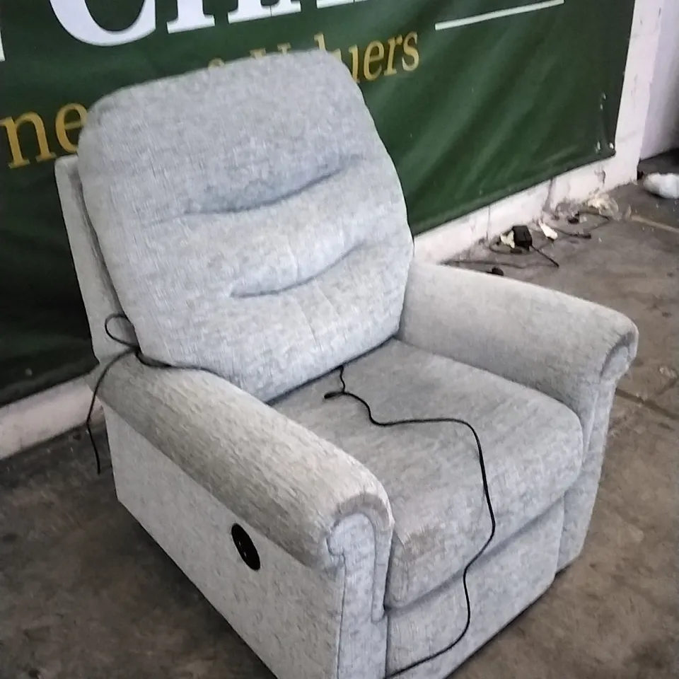 QUALITY BRITISH DESIGNED & MANUFACTURED G PLAN HOLMES POWER RECLINER FARROW ICE FABRIC