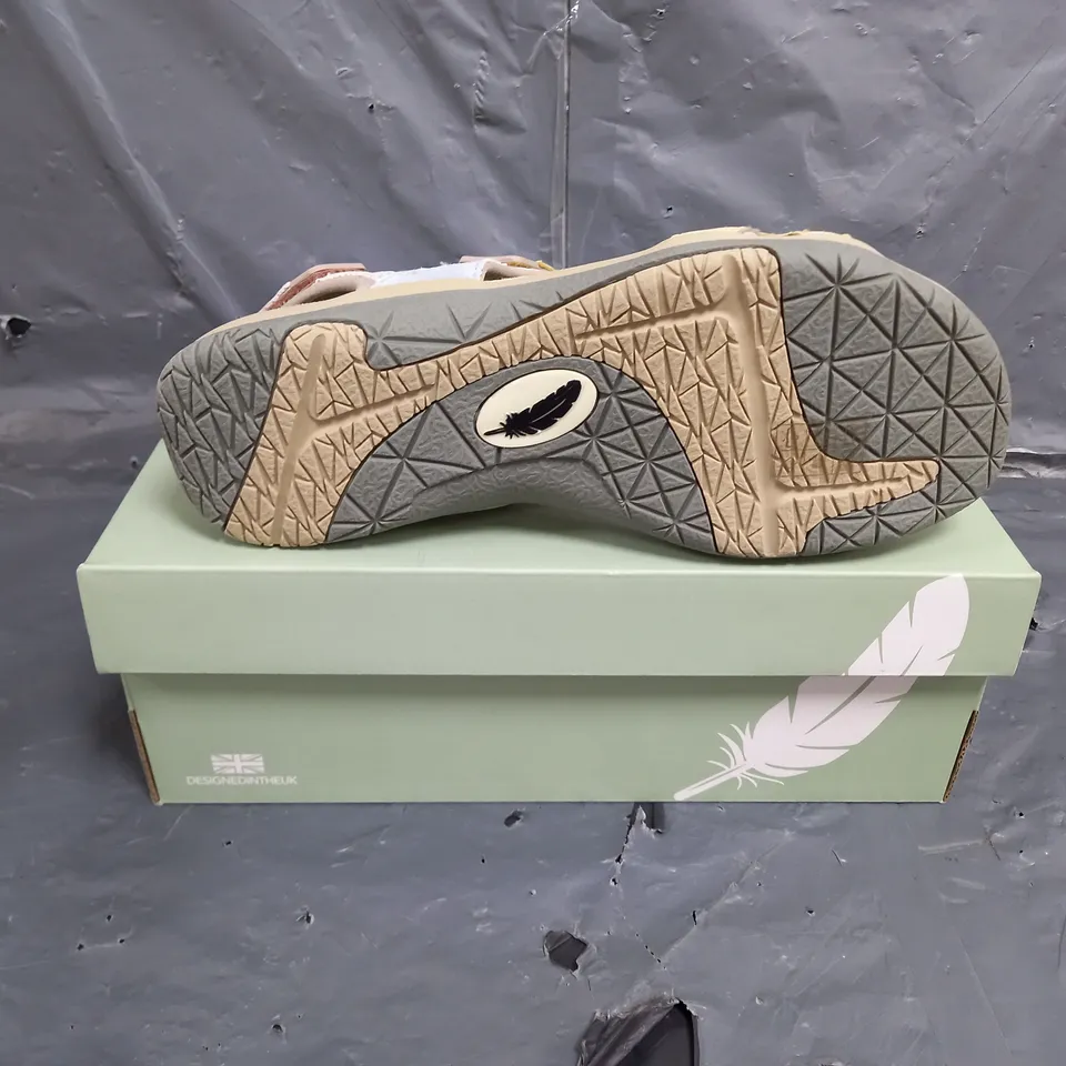 BOXED PAIR OF WOMENS FREE SPIRIT ZEAL MULTI SANDALS SIZE 7