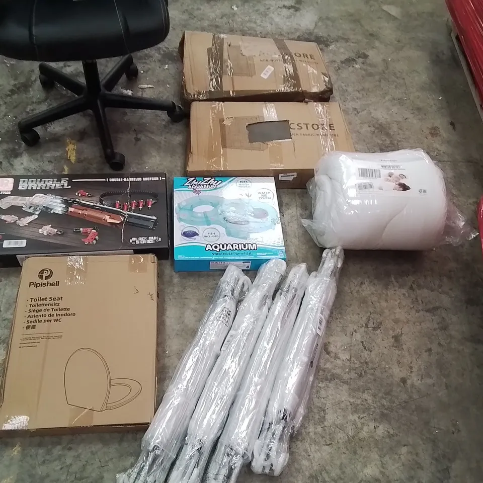 PALLET CONTAINING ASSORTED PRODUCTS INCLUDING: FABRIC WARDROBES, DOUBLE WINTER DUVET, UMBRELLAS, GAMING CHAIR (WITH DAMAGED BACK), TOILET SEAT, ZHUZHU AQUARIUM ECT