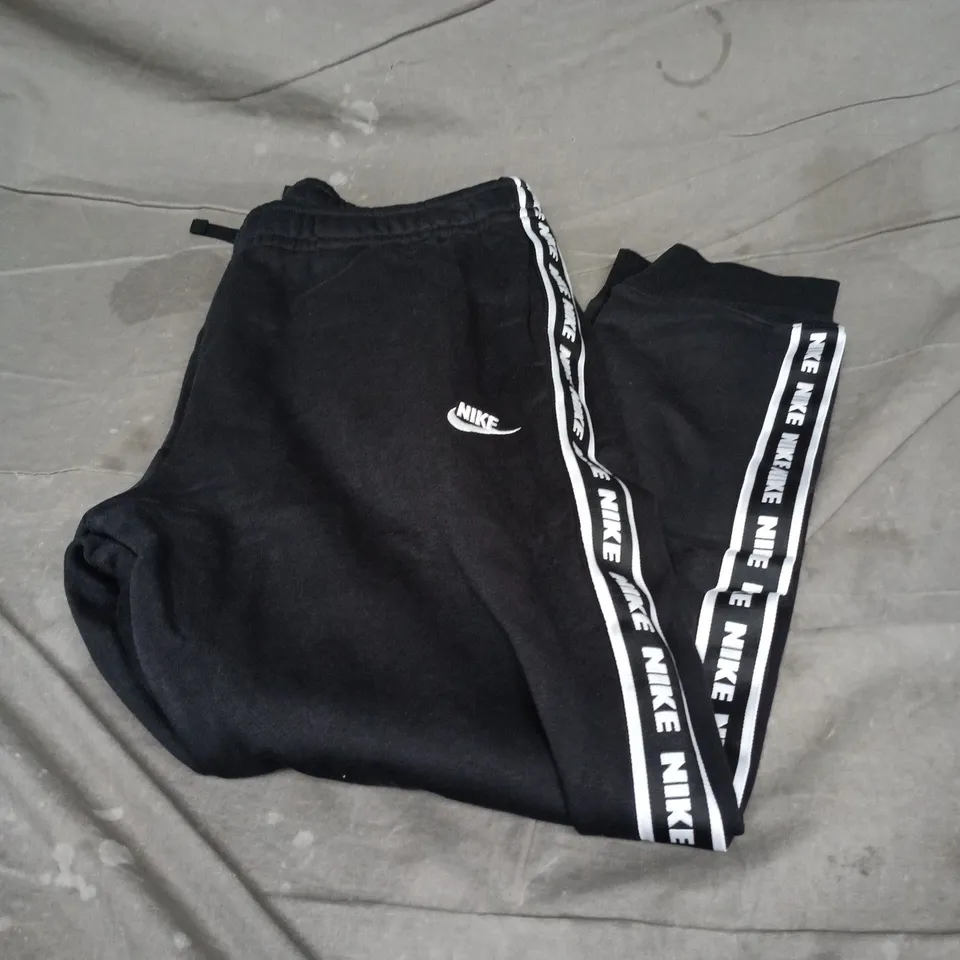 NIKE JOGGERS WITH SIDE STRIPE IN BLACK SIZE L