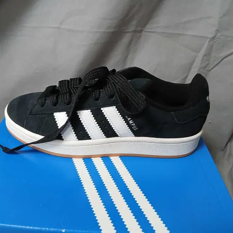 ADIDAS CAMPUS SNEAKERS β BLACK/WHITE, UK 4.5
