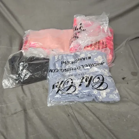 APPROXIMATELY 20 ASSORTED CLOTHING ITEMS IN VARIOUS STYLES AND SIZES 