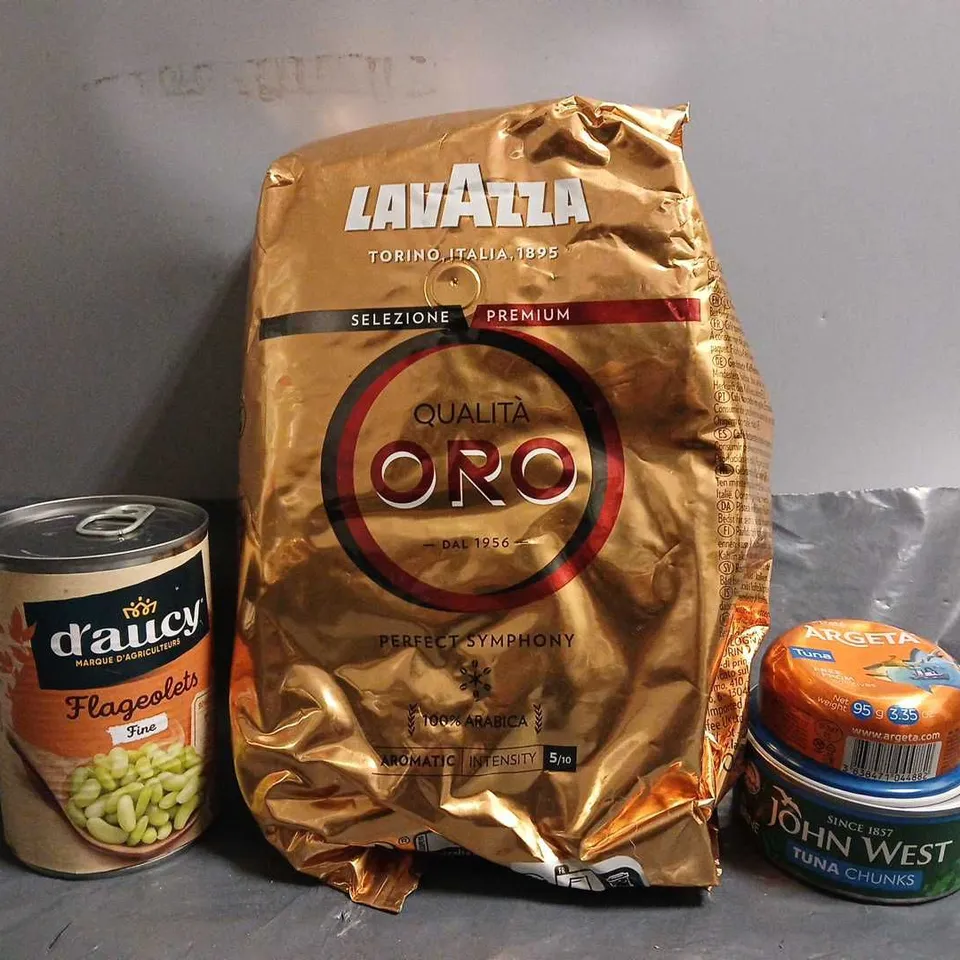 TOTE OF APPROX 12 ASSORTED FOOD ITEMS TO INCLUDE - LAVAZZA COFFEE BEANS , JOHN WEST TUNA CHUNKS , DAUCY FLAGEOLETS ETC