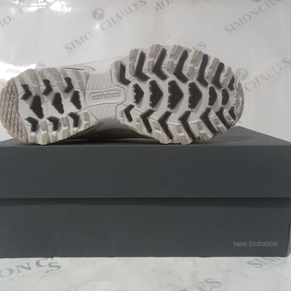 BOXED PAIR OF NEW BALANCE 610 SHOES IN WHITE UK SIZE 6