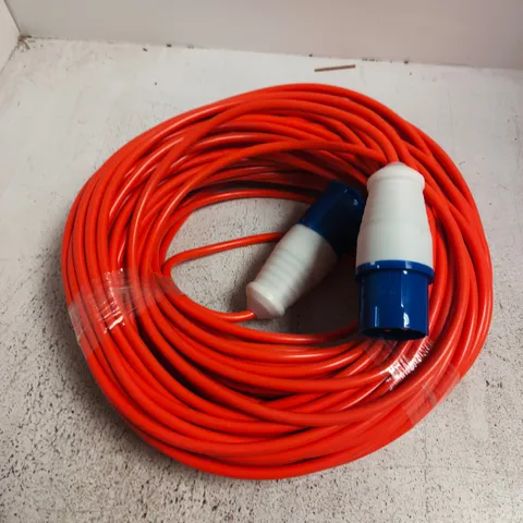 CARAVAN AND MOTORHOME SITE EXTENSION LEAD WITH BLUE AND WHITE EN60309 CONNECTORS