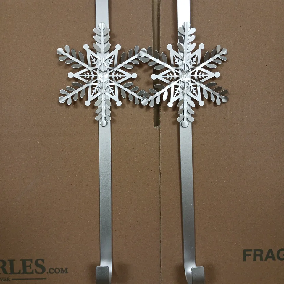 SET OF 2 SNOWFLAKE CHRISTMAS WREATH HANGERS RRP £15.99