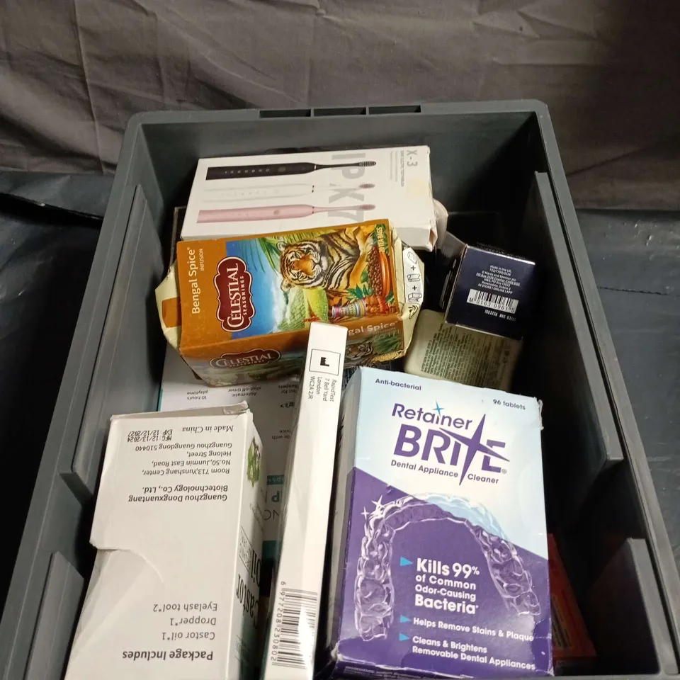 APPROXIMATELY 25 ASSORTED HEALTH & BEAUTY ITEMS INCLUDING NAIL HARDENER , GONORRHOEA / CHLAMYDIA TEST KIT AND RETAINER BRITE DENTAL APPLIANCE CLEANER 