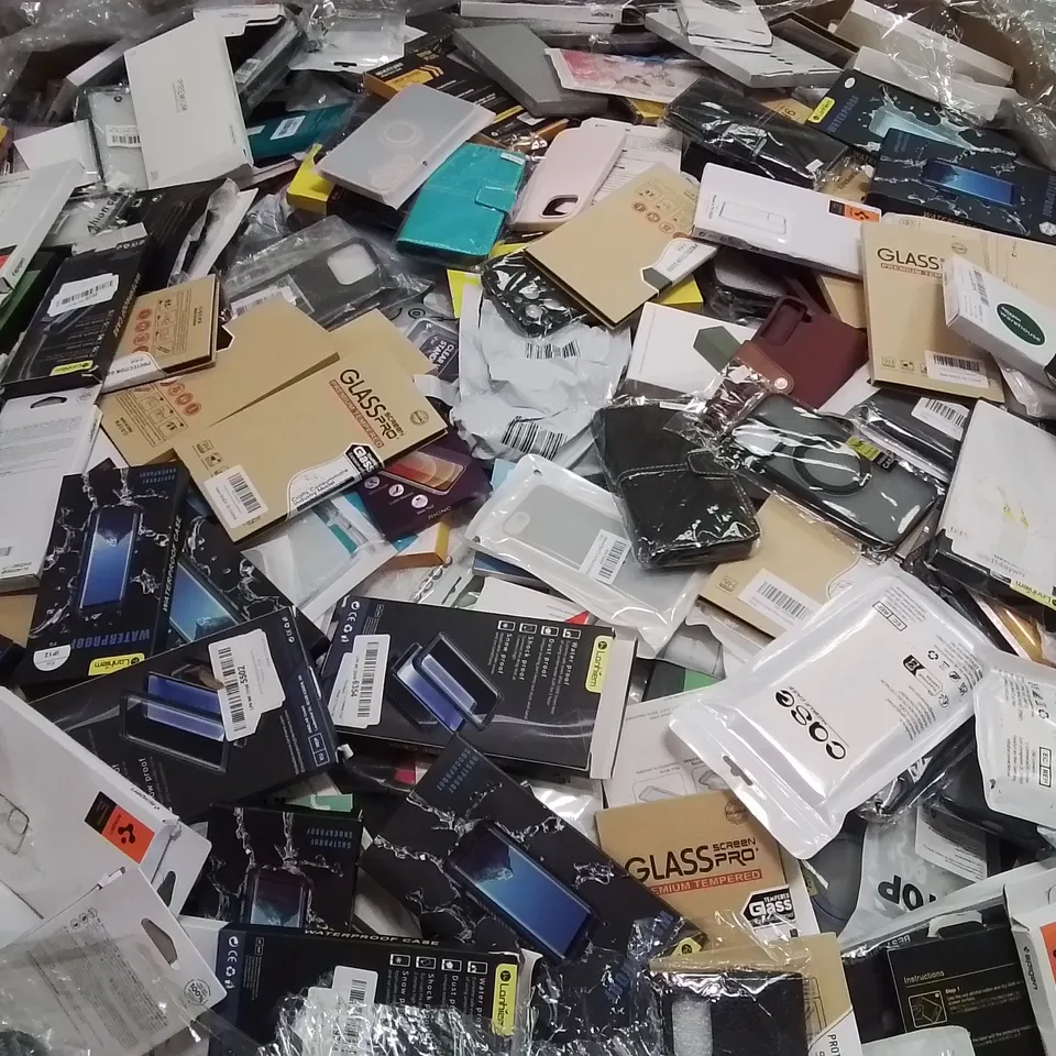 PALLET CONTAINING VERY LARGE AMOUNT OF BRAND NEW PHONE CASES [MODELS AND MAKES VARY]