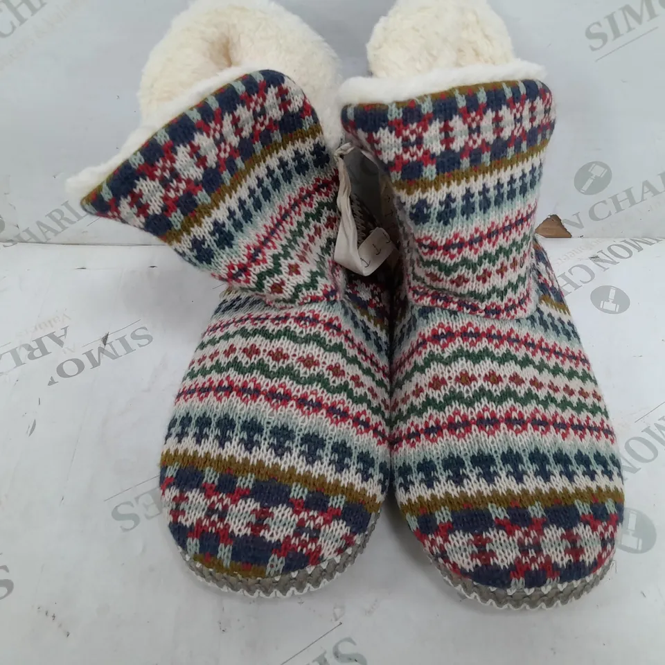 BOXED PAIR OF SEASALT CORNWALL SNOOZE SLIPPERS IN FLORAL - UK M/L