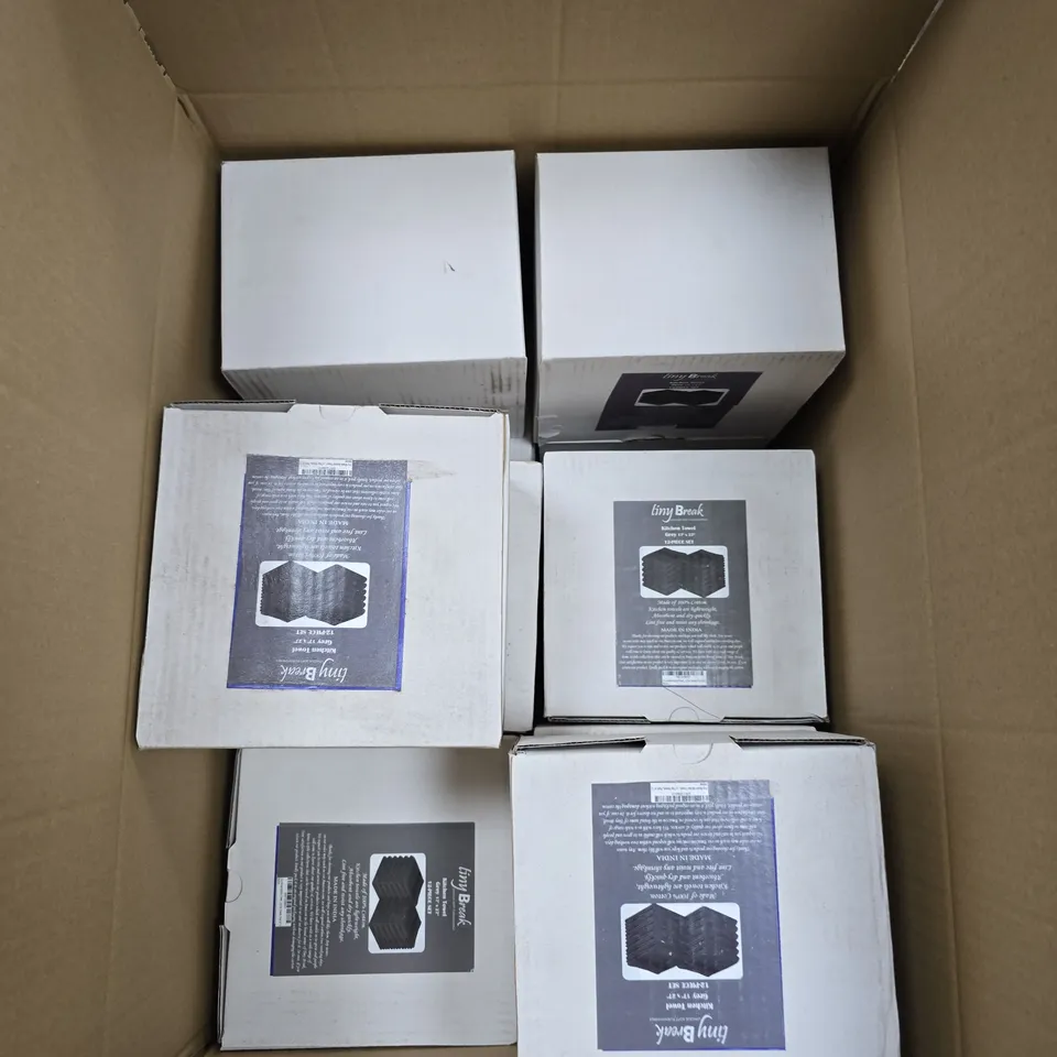 LARGE QUANTITY OF KITCHEN TOWELS -