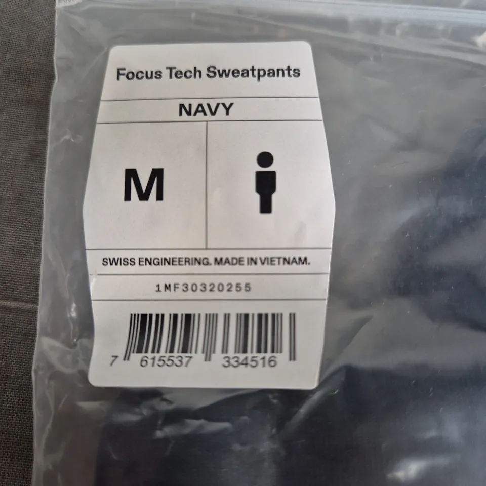 ON CLOUD FOCUS TECH SWEATPANTS – NAVY, MEN'S SIZE M 