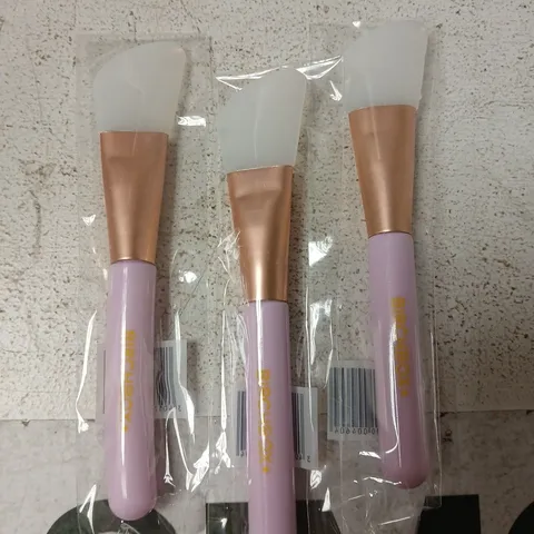 APPROX 20 BIRCHBOX SILICONE FACE BRUSHES