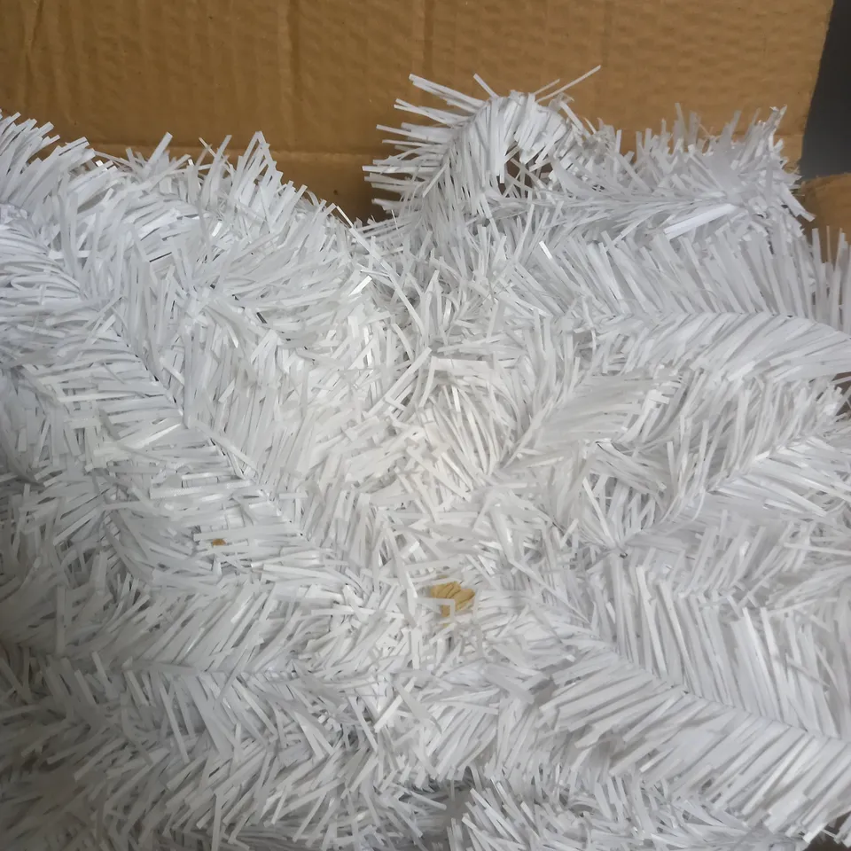 BOXED UNBRANDED LED WHITE PINE GARLAND 