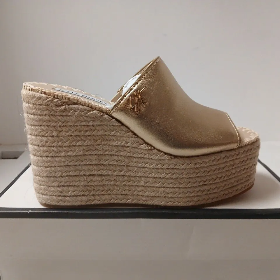 STEVE MADDEN GOLD LEATHER PLATFORM WEDGE SANDALS – UK 4