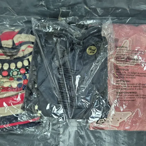 BOX OF APPROXIMATELY 5 ASSORTED CLOTHING AND FASHION ITEMS - VARIOUS COLOURS, SIZES AND STYLES