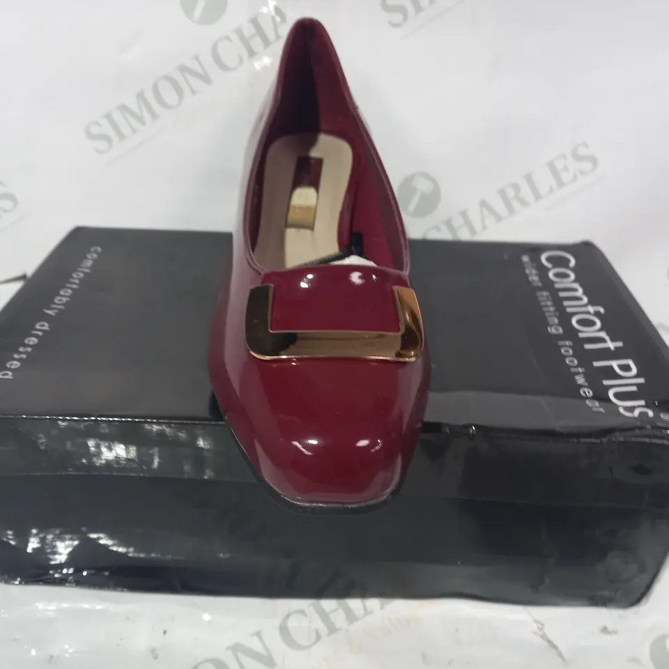 BOXED PAIR OF COMFORT PLUS LOW BLOCK HEEL SLIP-ON SHOES IN WINE RED SIZE 4