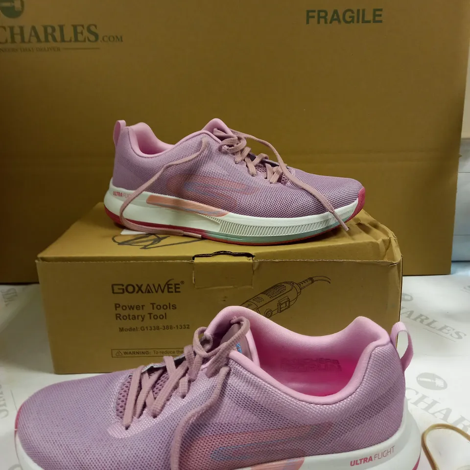 SKETCHERS GO RUN TRAINER SIZE 5