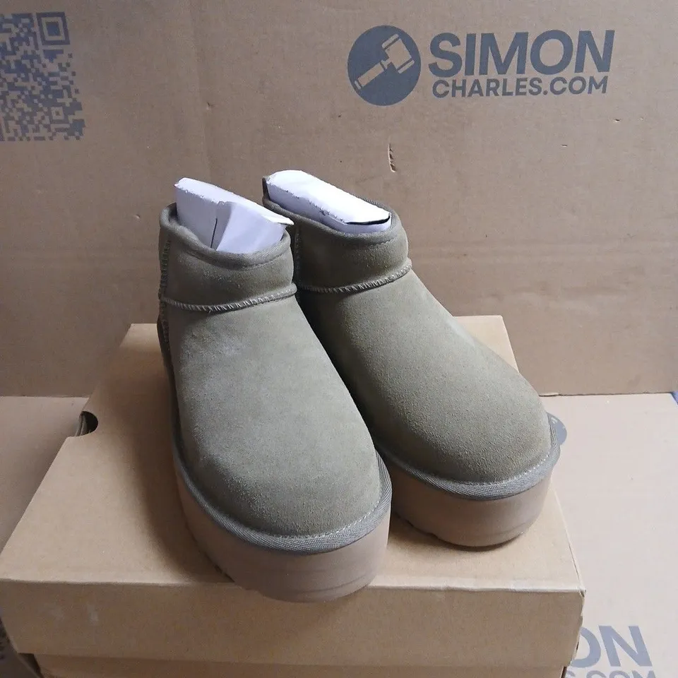 UGG WOMEN'S GREY SUEDE PLATFORM ANKLE BOOTS – UK 6 (US 8) BOXED