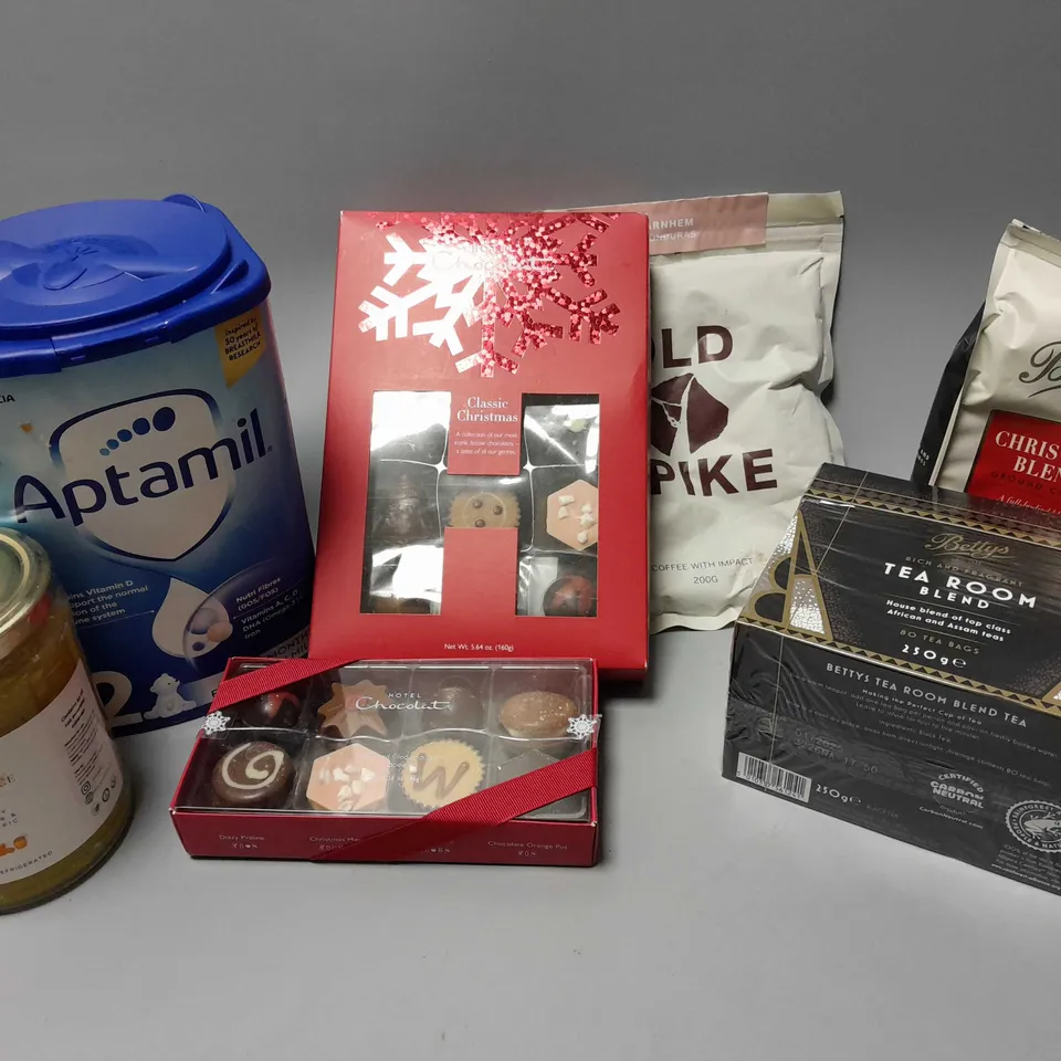 APPROXIMATELY 13 ASSORTED FOOD & DRINK ITEMS TO INCLUDE MYPROTEIN CREATINE MONOHYDRATE (250g), APTAMIL 6-12 MONTHS FOLLOW ON MILK (800g), PINTER FRESH PRESS SPACE HOPPER DIPA (1.3kg), ETC
