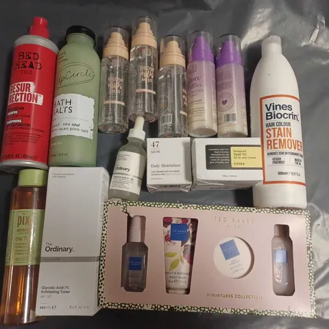 LOT OF APPROXIMATELY 14 ASSORTED HEALTH AND BEAUTY ITEMS TO INCLUDE TED BAKER MINIATURES COLLECTION, GLOW MILK MIST AND THE ORDINARY TONER