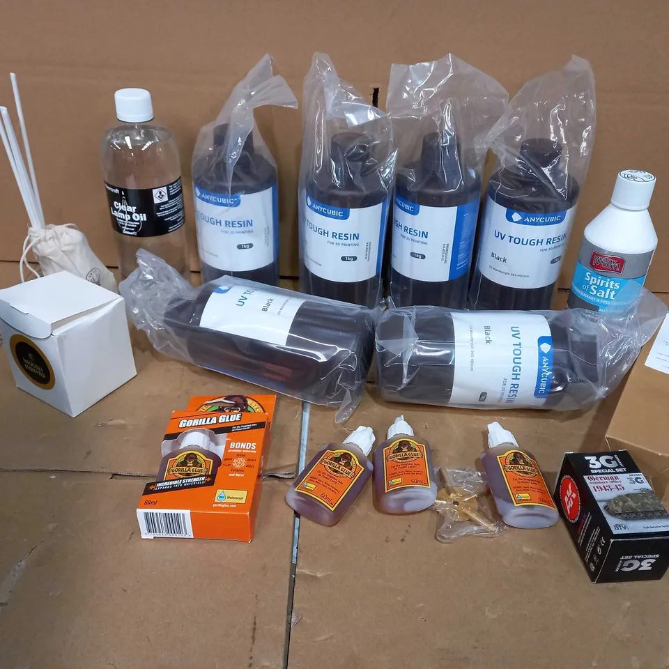 TOTE OF APPROXIMATELY 14 ASSORTED ITEMS TO INCLUDE A BOTTLE OF CLEAR LAMP OIL, A BOTTLE OF UV TOUGH RESIN AND A GORILLA GLUE