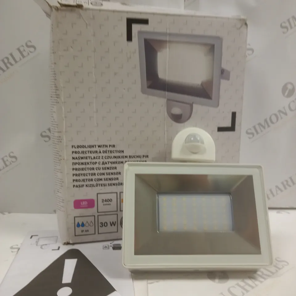 BOXED FLOODLIGHT WITH PIR