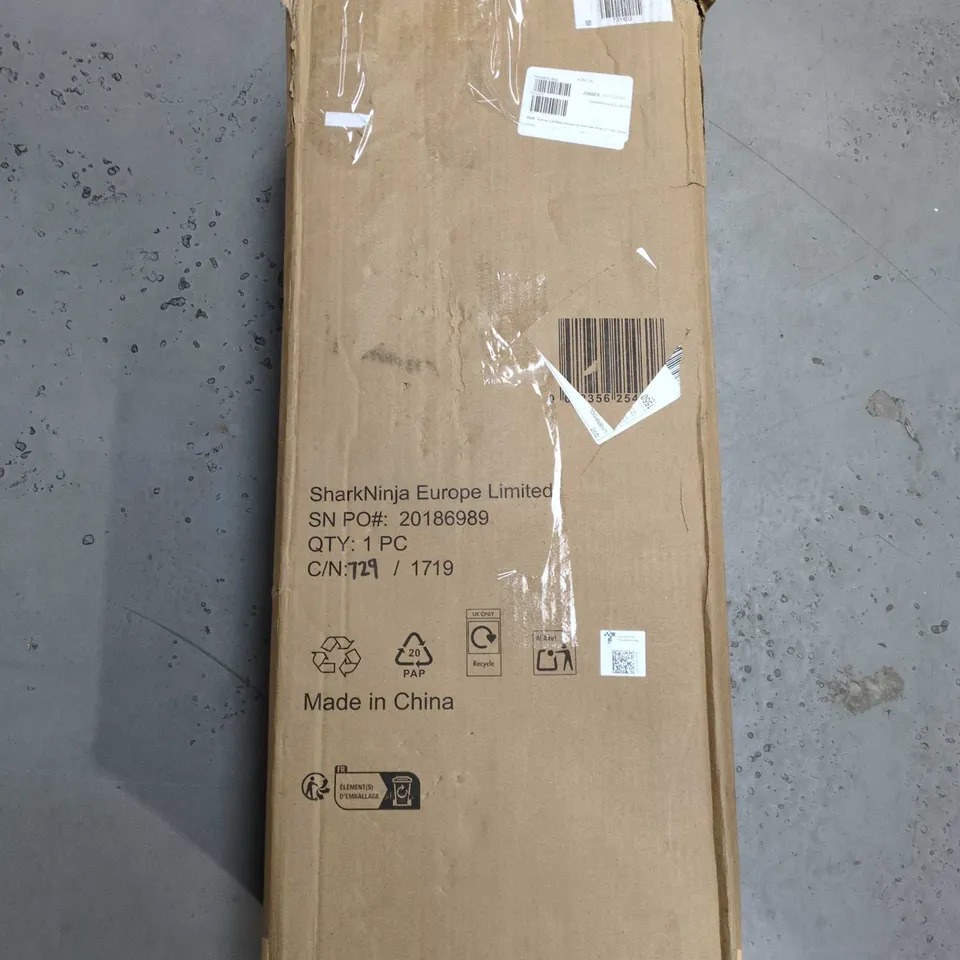 SHARK STRATOS CORDLESS VACUUM W/ ANTI HAIR WRAP & CLEAN SENSE IQ IZ400UKT