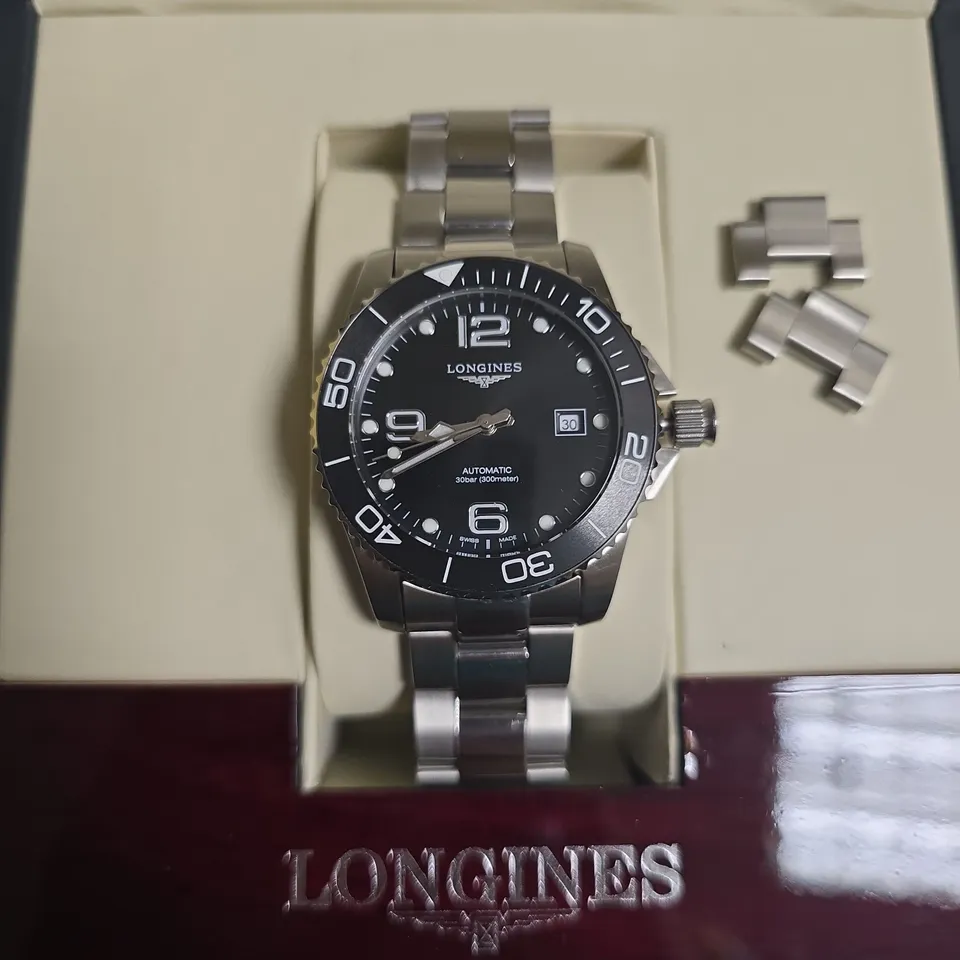 LONGINES AUTOMATIC DIVER WATCH, STAINLESS STEEL BRACELET, BLACK DIAL, DATE – BOXED