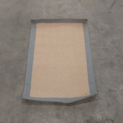 QUALITY DESIGNER AREA RUG - APPROXIMATELY 90 x 60cm