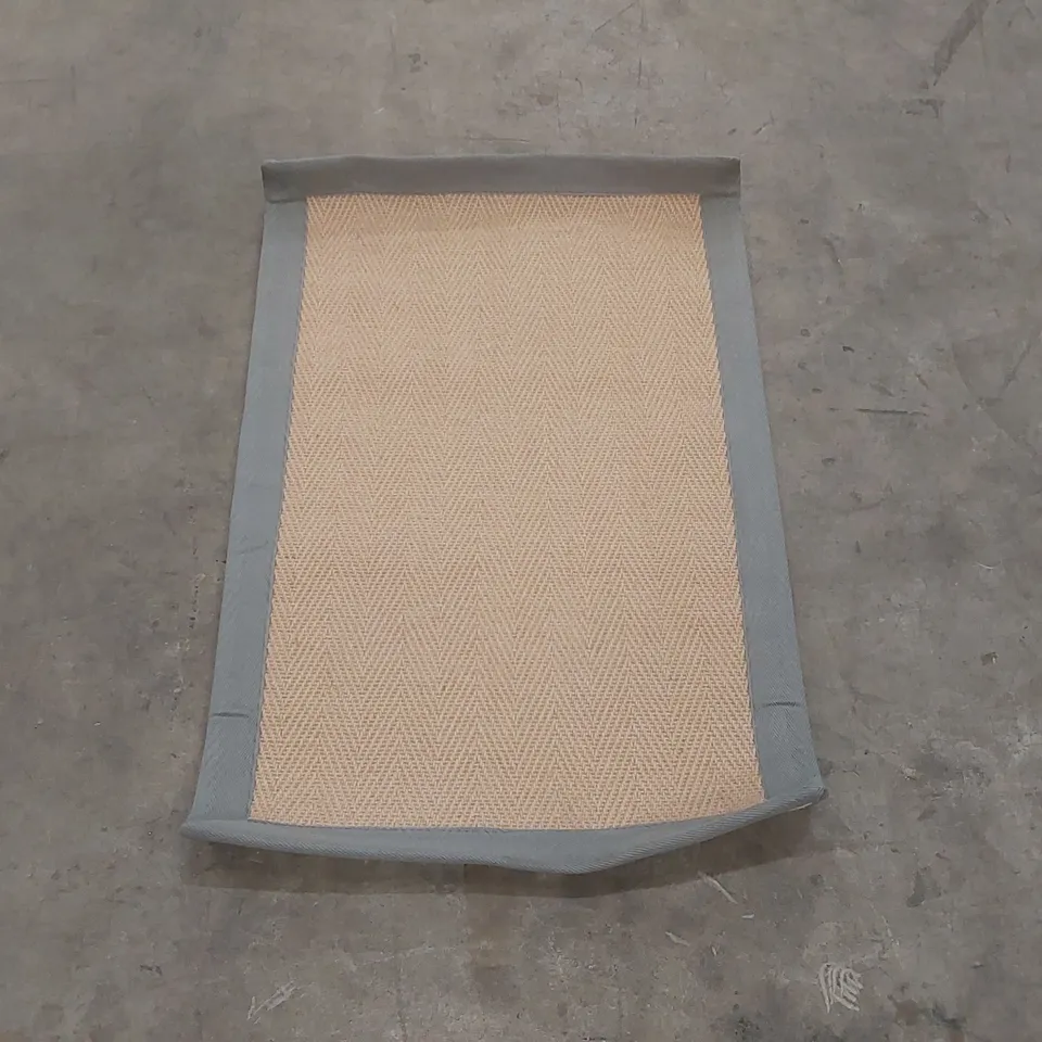 QUALITY DESIGNER AREA RUG - APPROXIMATELY 90 x 60cm