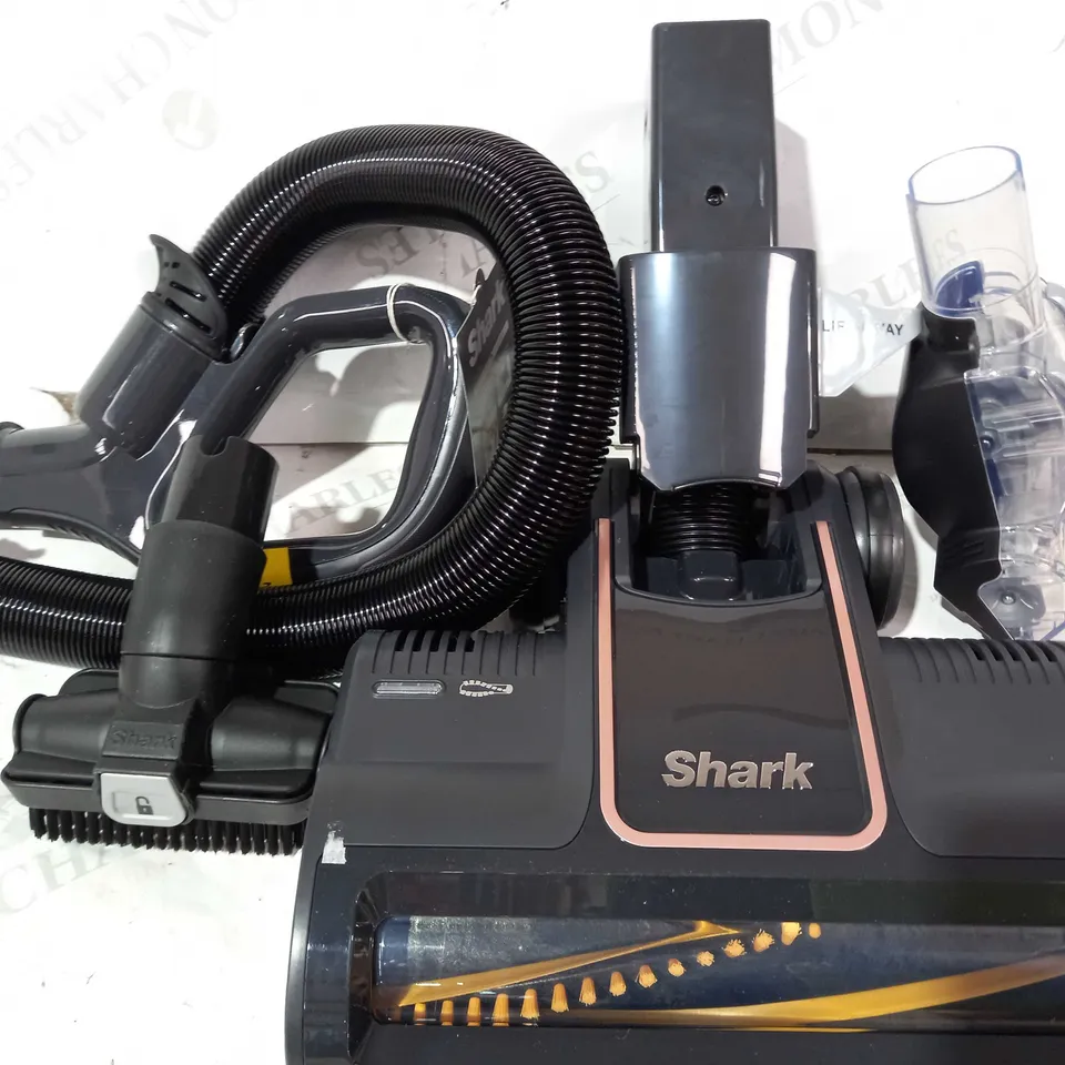 SHARK ANTI HAIR WRAP UPRIGHT PET-HAIR VACUUM
