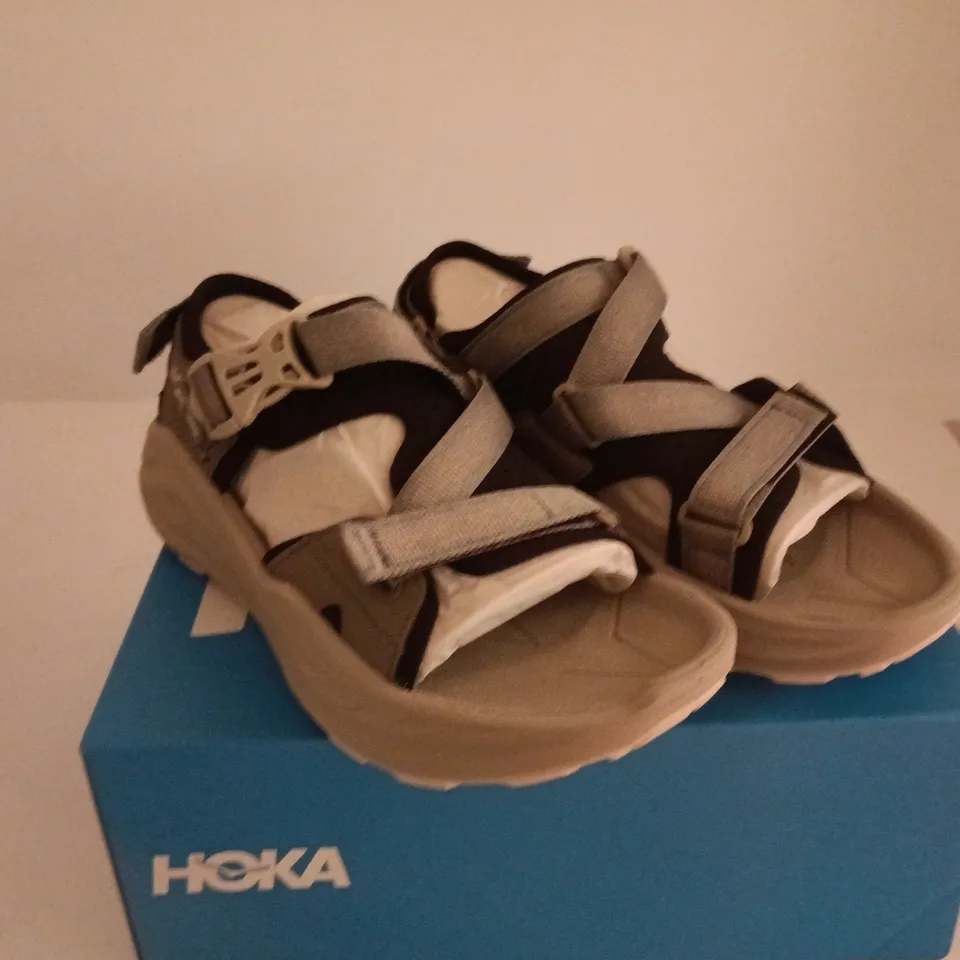 HOKA M INFINI HIKE TC GREY UK 9.5 BOXED
