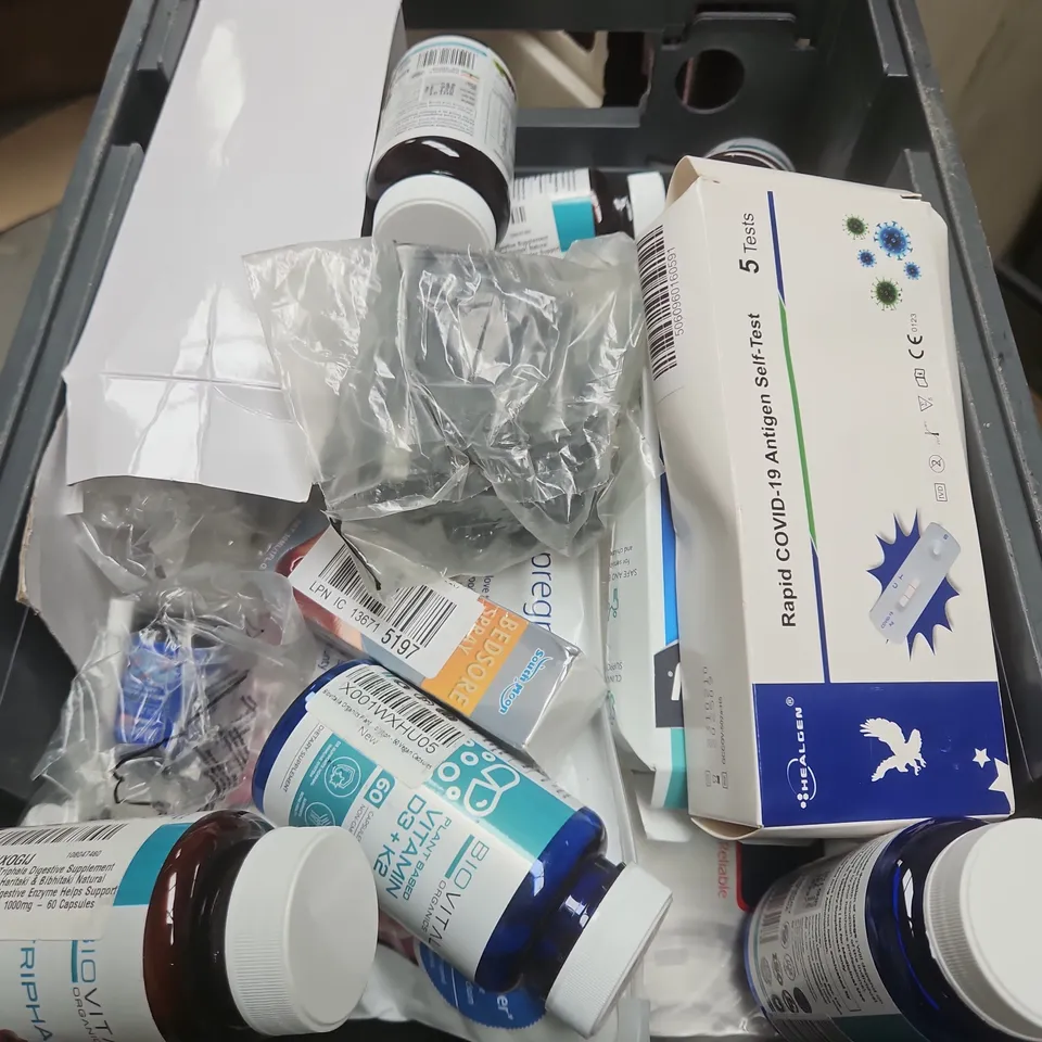 TOTE OF APPROXIMATELY 20 ASSORTED HEALTHCARE PRODUCTS TO INCLUDE ZIGGY CUP 2 - COVID SELF TESTS AND MENOPAUSE SUPPORT SUPPLEMENTS