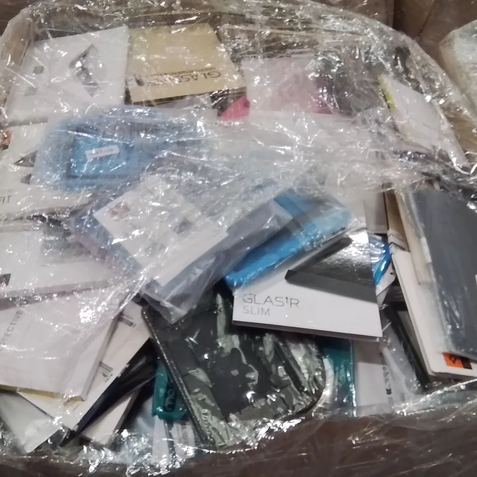 PALLET TO CONTAIN A LARGE QUANTITY OF TABLET CASES AND SCREEN PROTECTORS