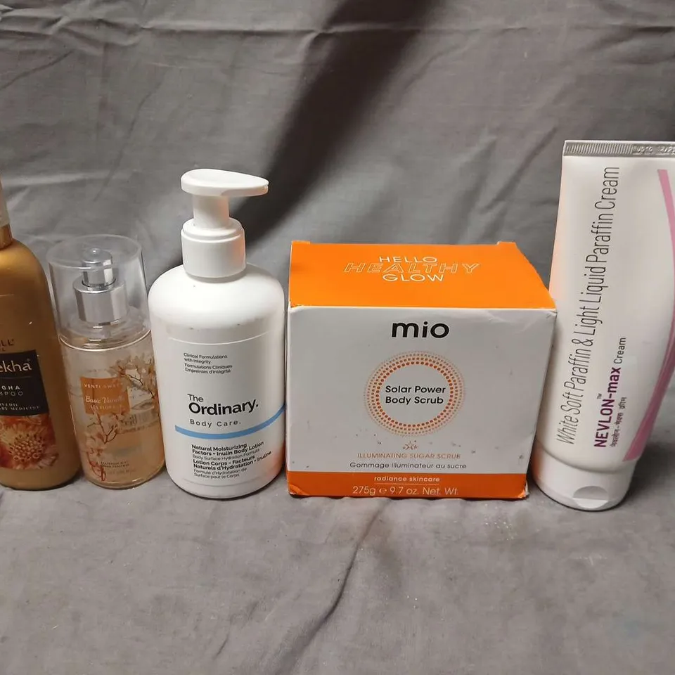 APPROXIMATELY 15 ASSORTED HEALTH & BEAUTY PRODUCTS TO INCLUDE NEVLON MAX CREAM, BODY SCRUBS AND THE ORDINARY