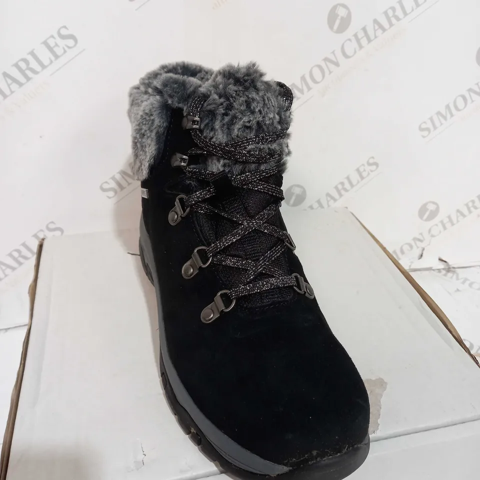 SKETCHERS FAUX CUFF BOOTS - SIZE 5