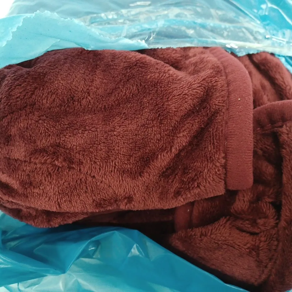 BOXED COZEE HOME VELVETSOFT HEATED THROW IN SHIRAZ WINE
